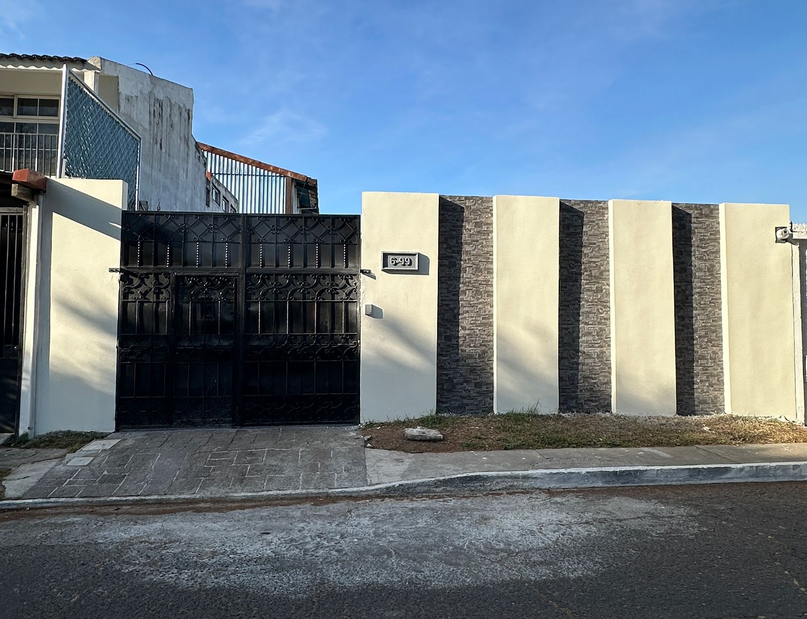 House for sale in Zone 11, Granai 1, within Garita—recently remodeled