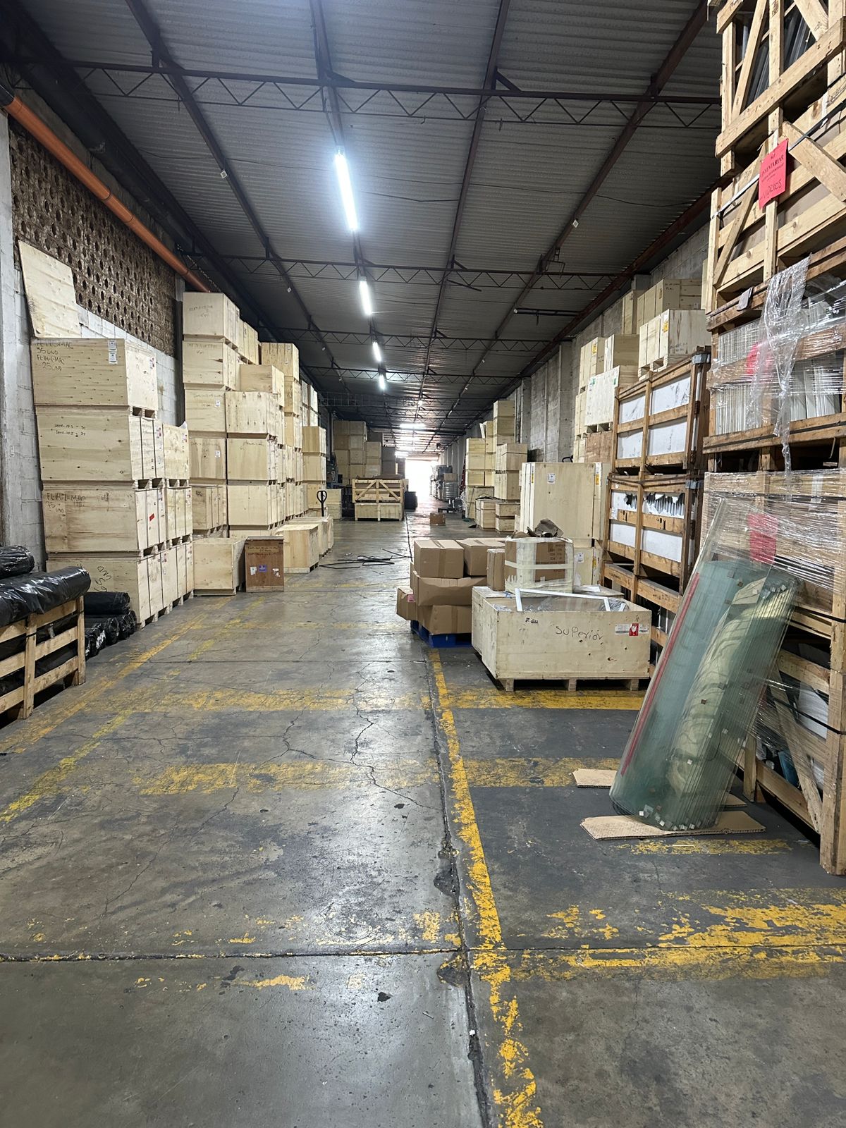ALQUILO BODEGA COMERCIAL O DE ALMACENAJE SOBRE 48 AV. Z.3 MIXCO