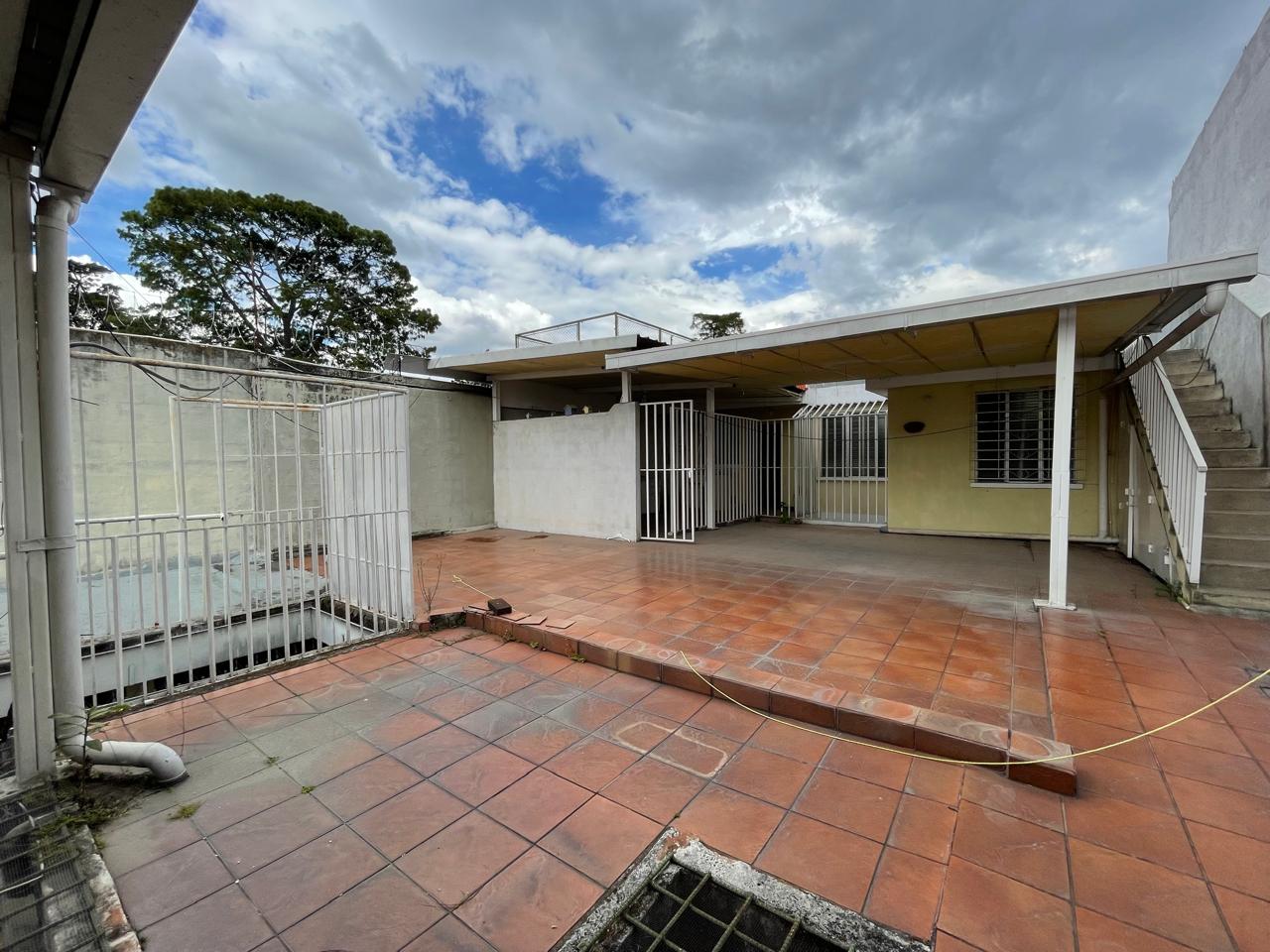 HOUSE FOR SALE IN Z.5, MONJA BLANCA NEIGHBORHOOD, NEXT TO THE JARDINES DE LA ASUNCIÓN